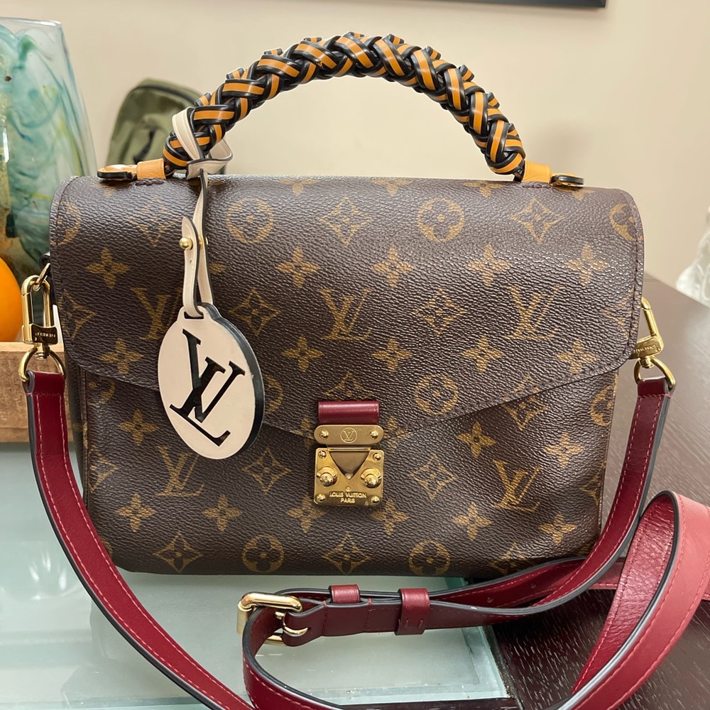 Louis Vuitton Pochette Metis braided handle